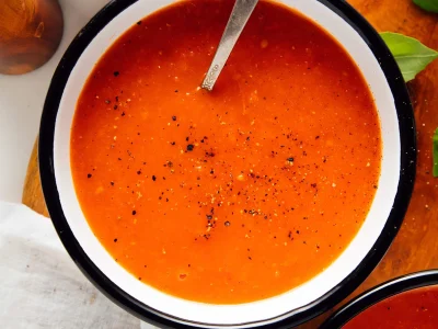 roasted-red-pepper-tomato-soup-in-bowls